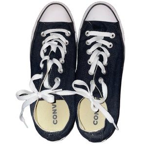 Women’s size 8 black/purple converse